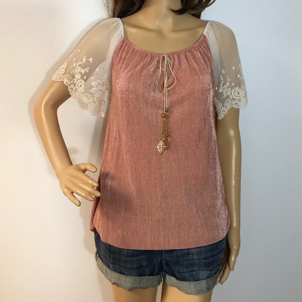 🎉HP🎉PINK & IVORY OFF SHOULDER TOP - Picture 5 of 7